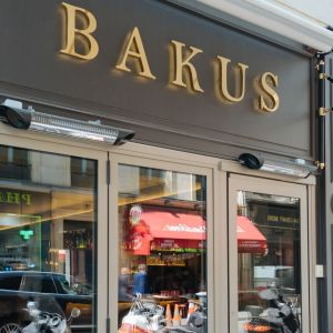 Bakus, bar à vin de la place Vendôme, bénéficie du vitrage chauffant de VitrumGlass